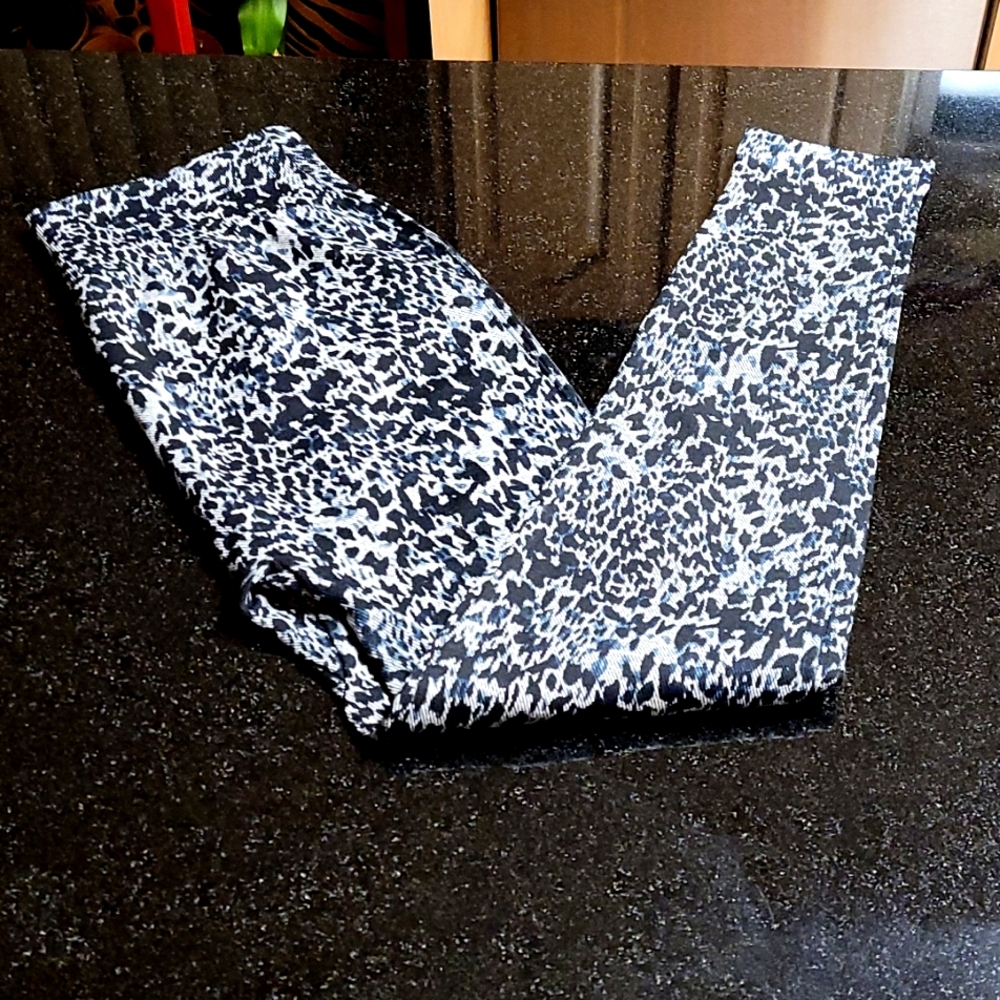 NWOT Smoothing Leopard Legging